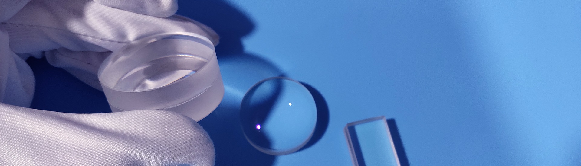 He Rui Optics produce optical elements with good quality and competitive price.
spherical lenses,optical mirrors,optical prisms,optical filters,cylindrical lenses,Dome lenses,UV and infrared optics,wafers,Ball and half ball lens,laser optics