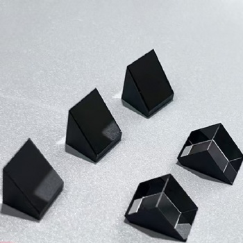 Anamorphic prism